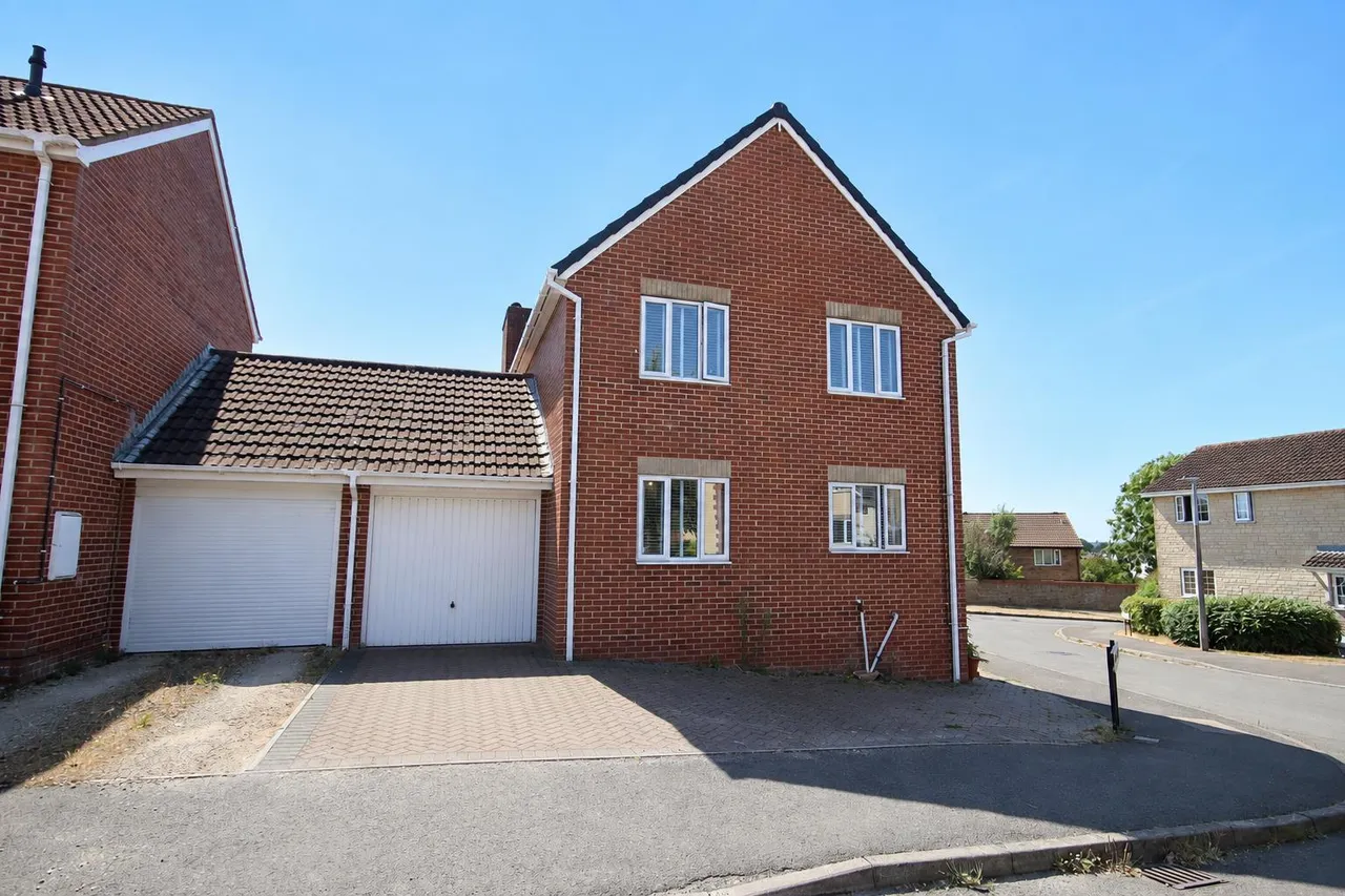 Crown Close, Chippenham, photo 12