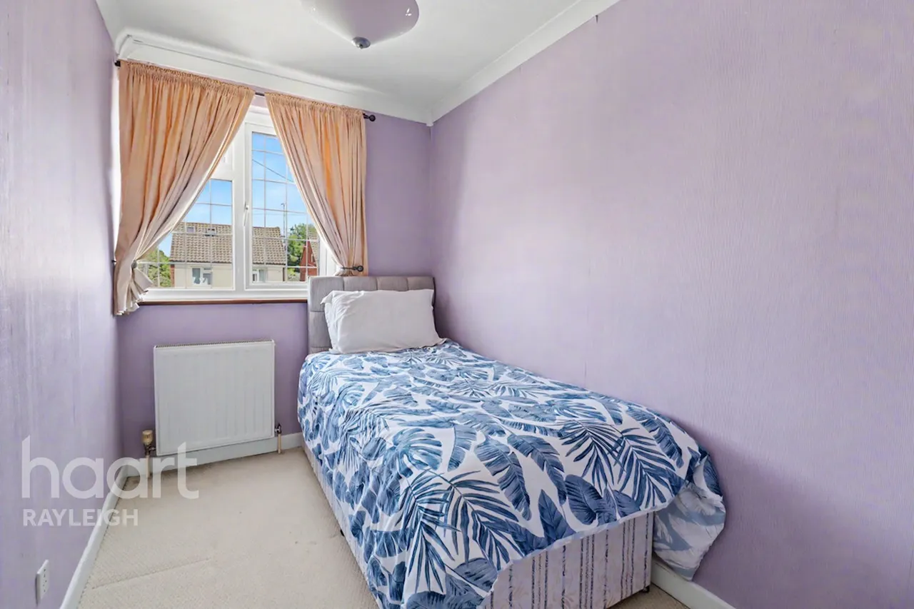 Avondale Road, Rayleigh, SS6, photo 11