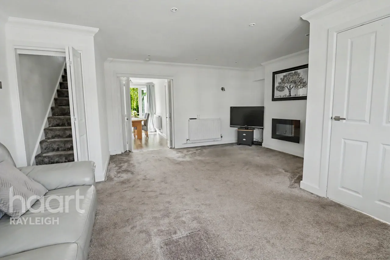 Avondale Road, Rayleigh, SS6, photo 3