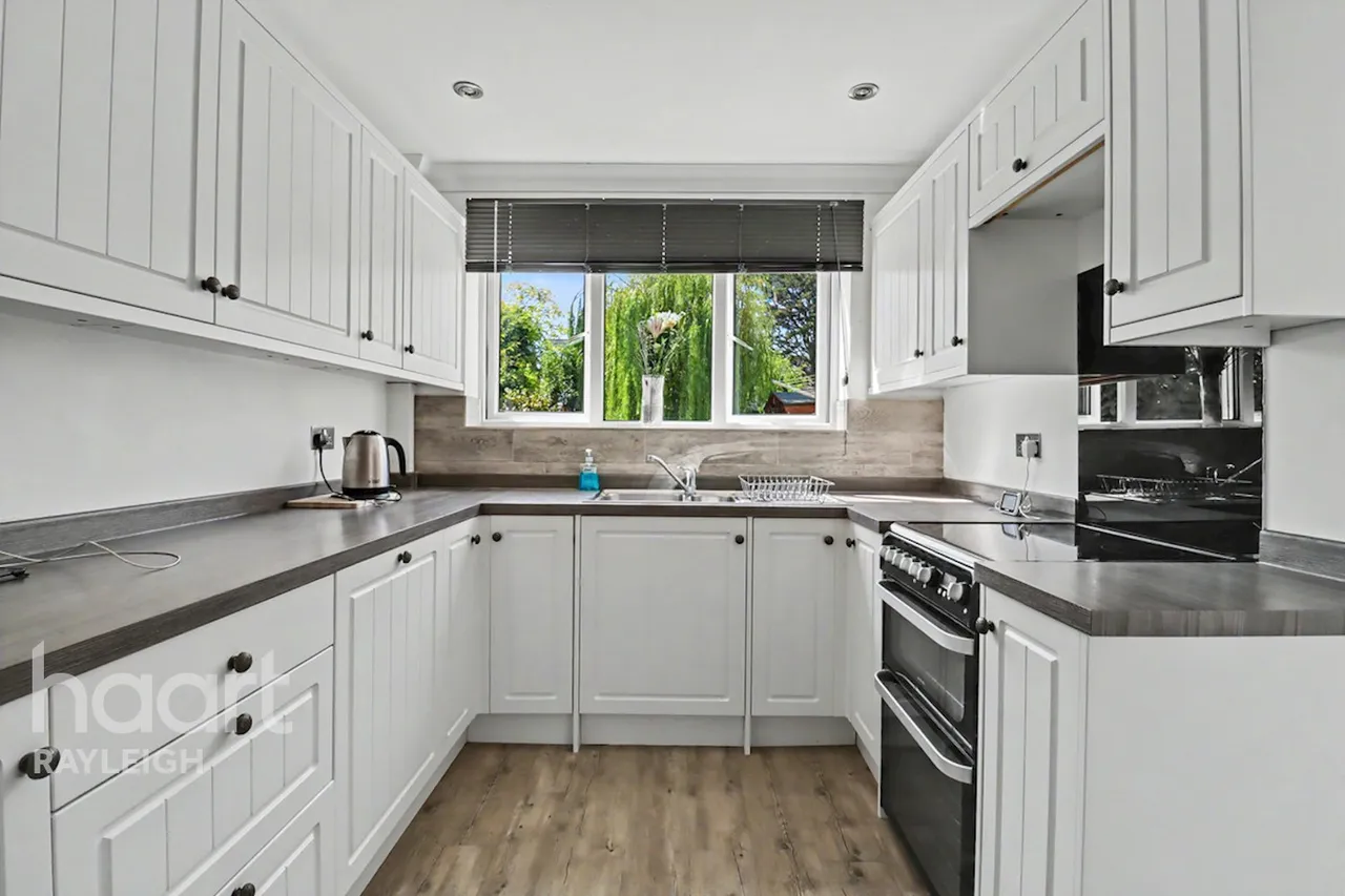 Avondale Road, Rayleigh, SS6, photo 6