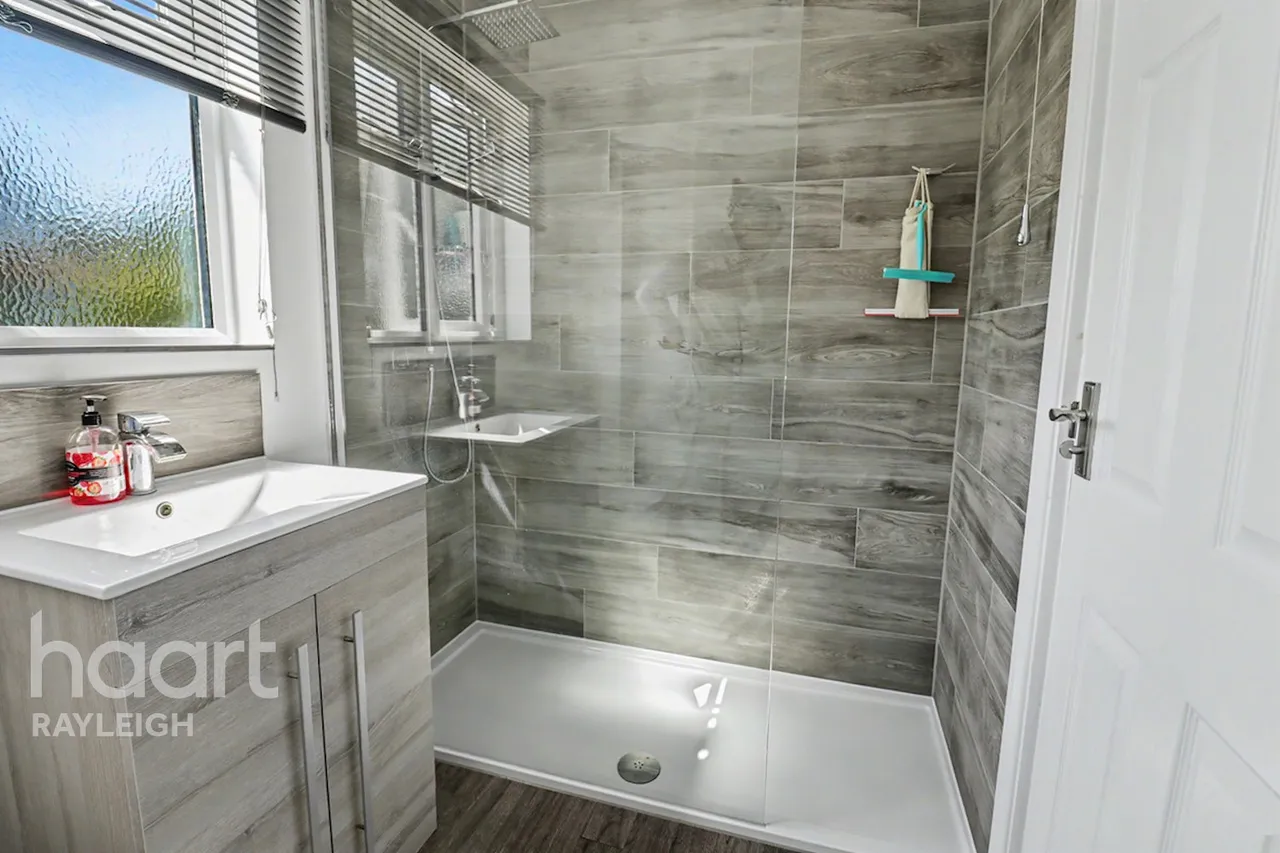 Avondale Road, Rayleigh, SS6, photo 14