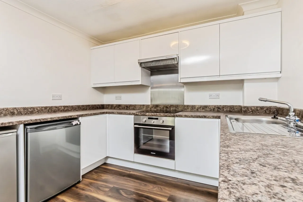 Croydon Road, Caterham, Surrey, CR3, photo 2