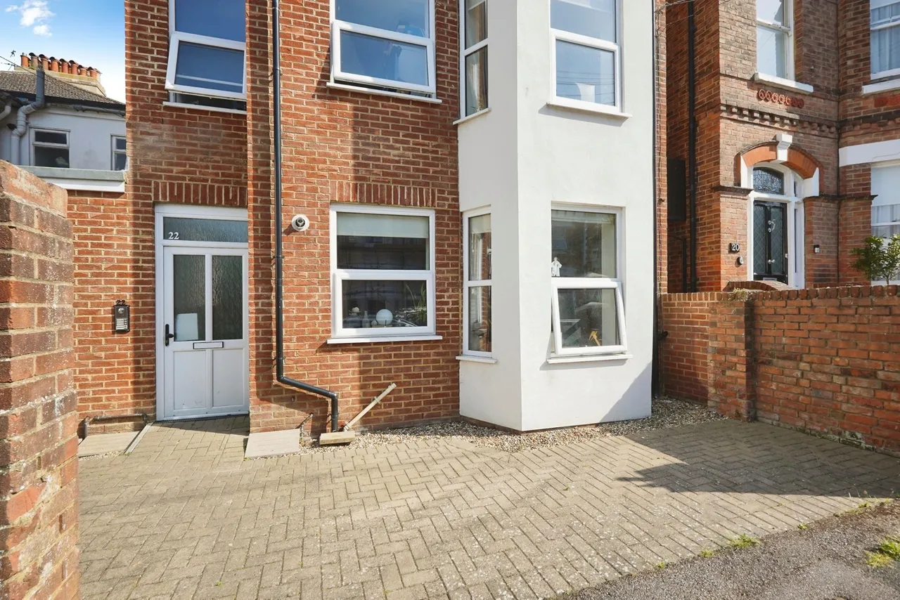 1 bed flat for sale — Connaught Road, Folkestone, Kent, CT20