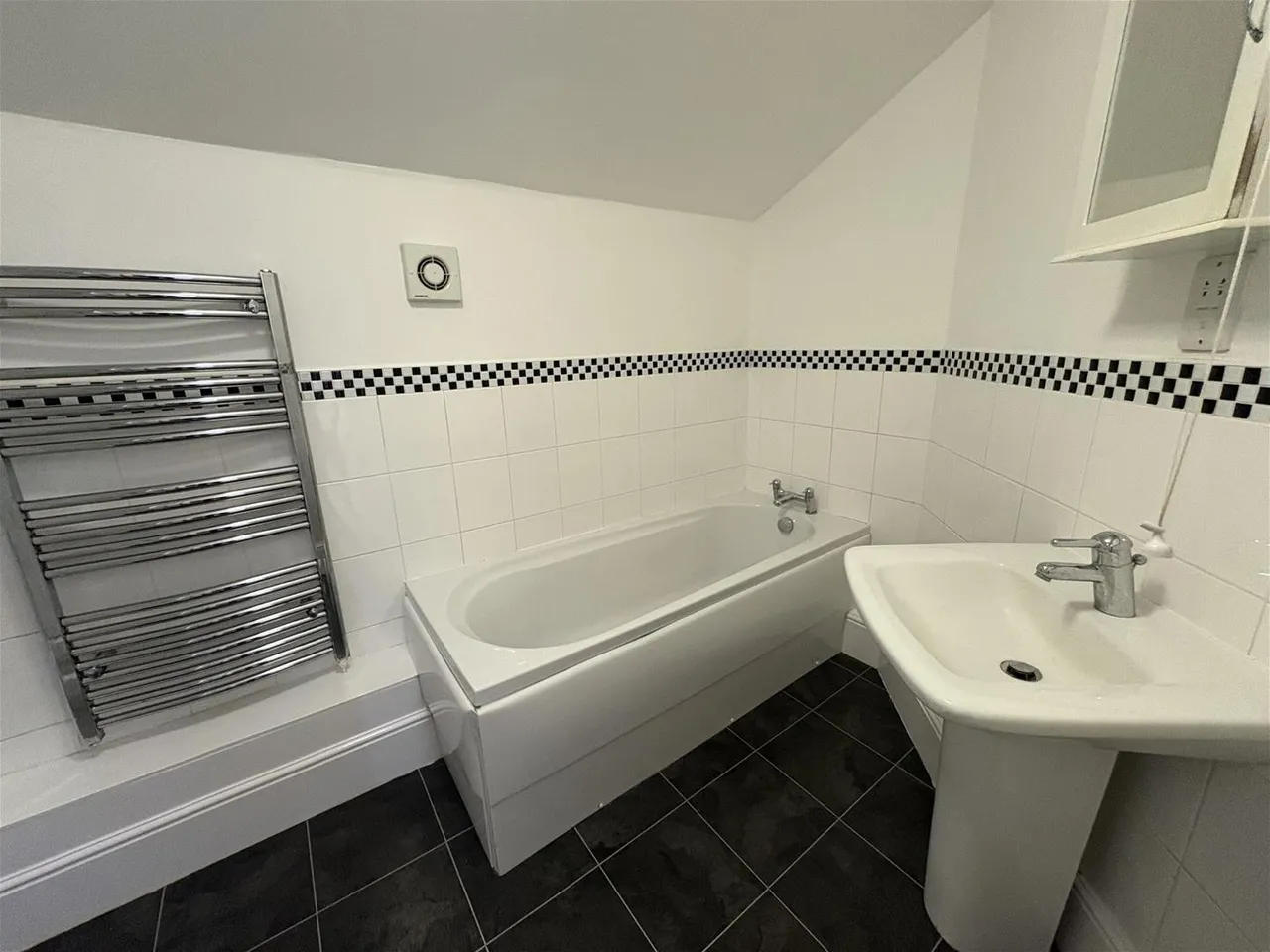 16-17 Blenheim Terrace, Scarborough, North Yorkshire YO12 7HF, photo 9