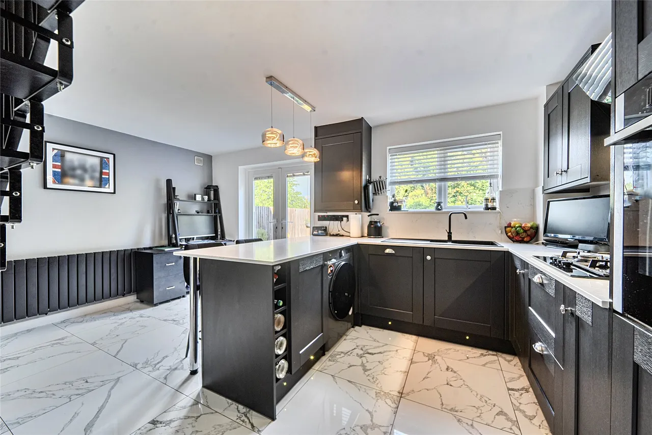 Hillview, Saunderton, HP14, photo 3