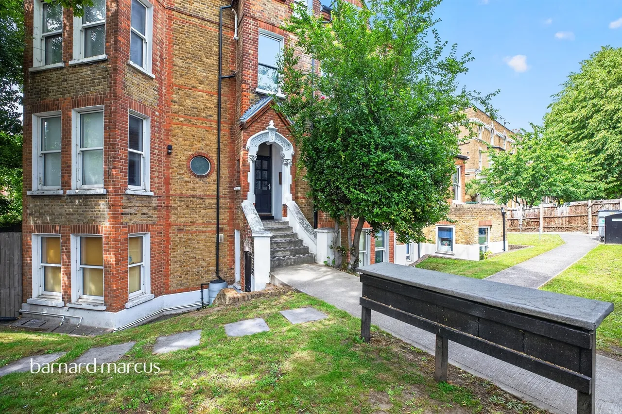 Nightingale Lane, London, SW12, photo 2