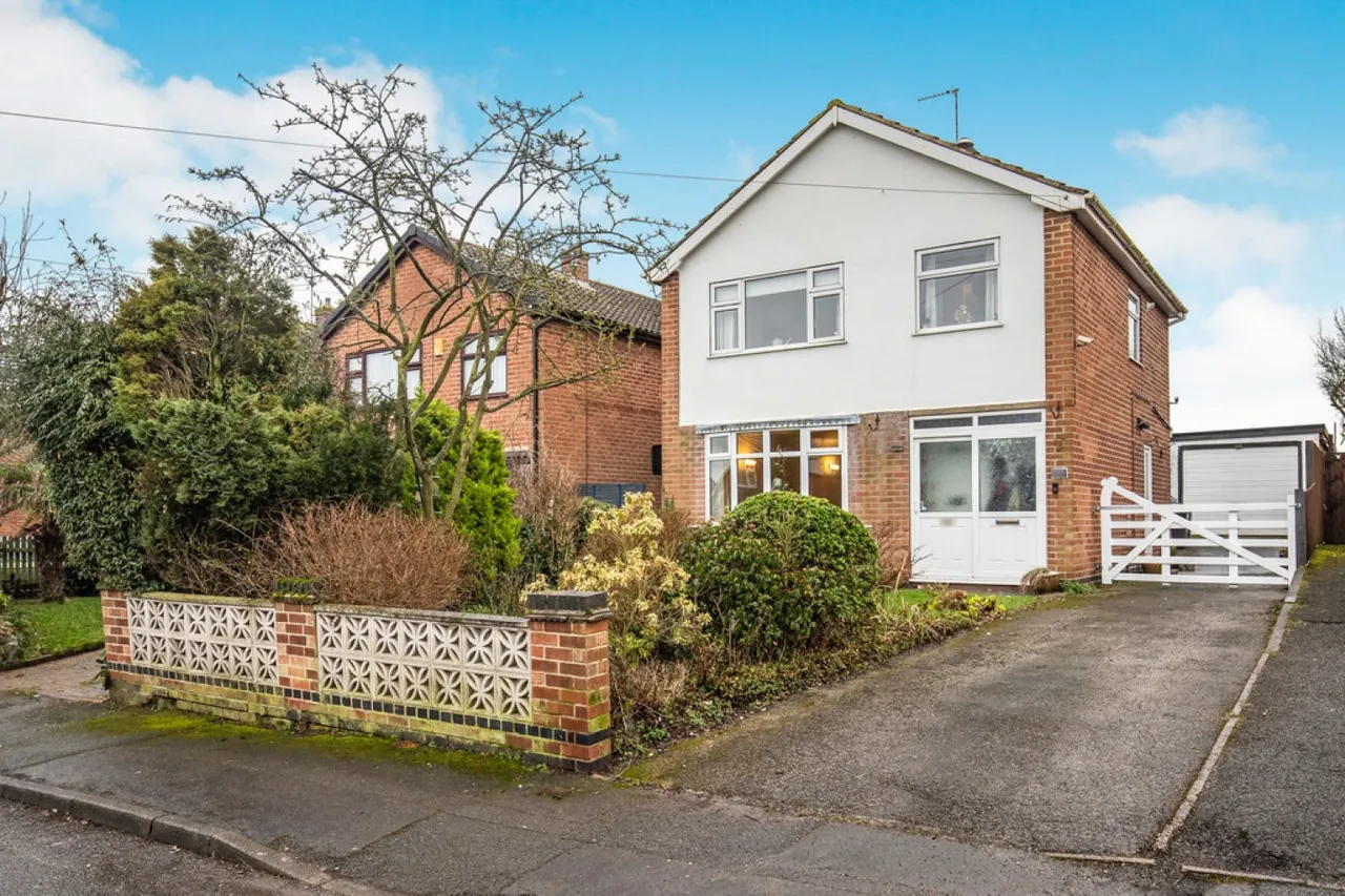3 bed house for sale — Castle Donington, Derby