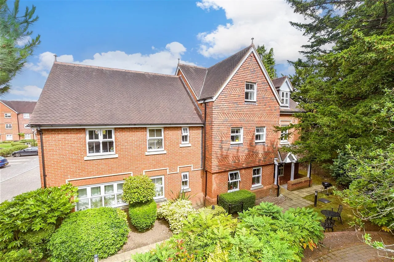 Fitzroy Place, Reigate, RH2, photo 8