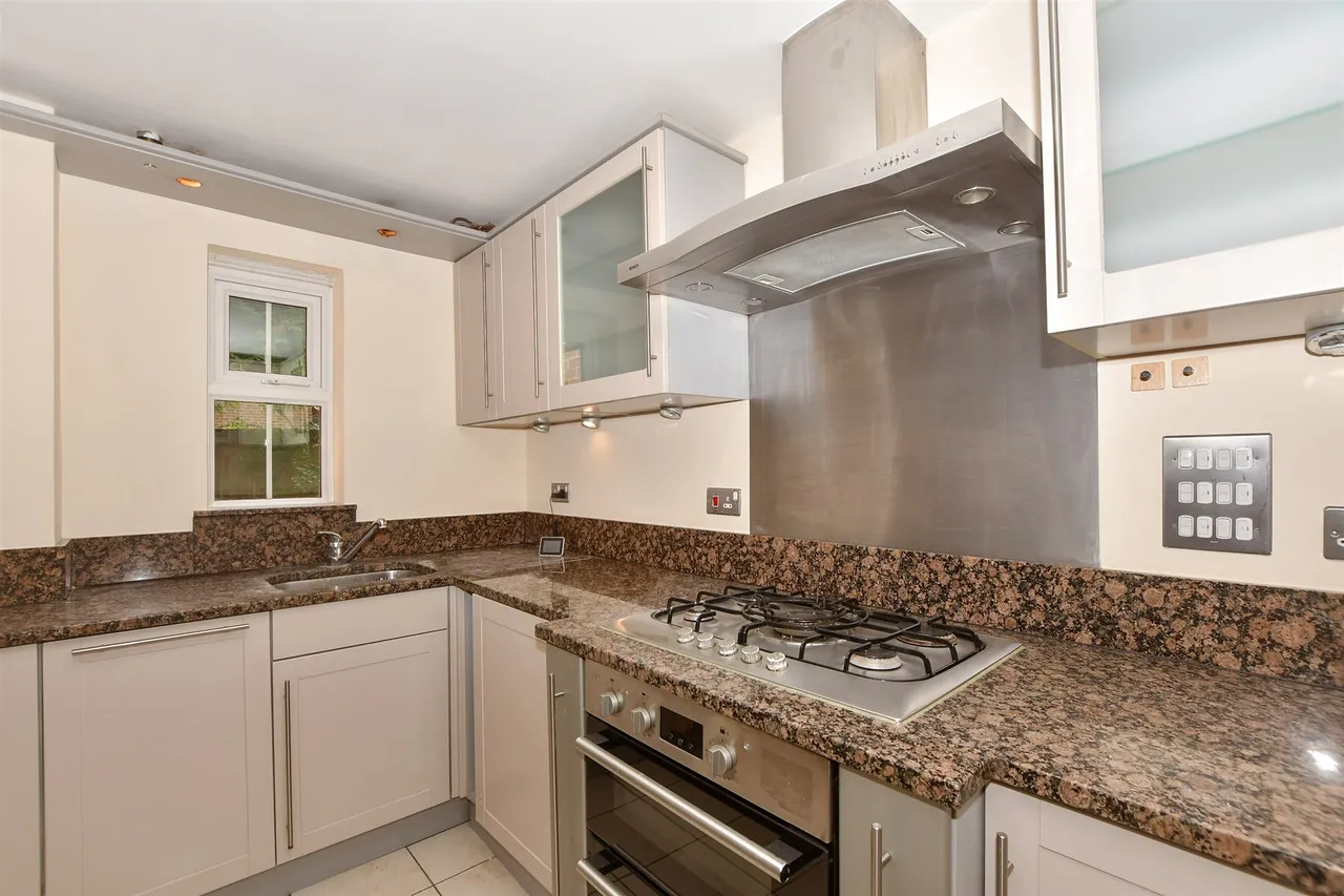 Fitzroy Place, Reigate, RH2, photo 3