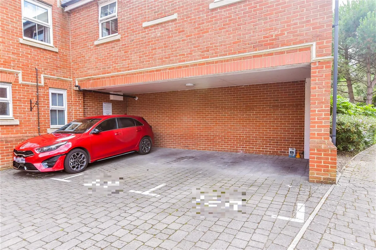 Fitzroy Place, Reigate, RH2, photo 6