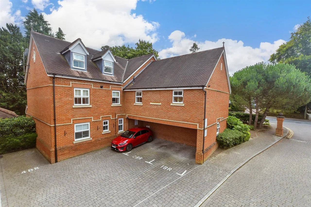 Fitzroy Place, Reigate, RH2, photo 12