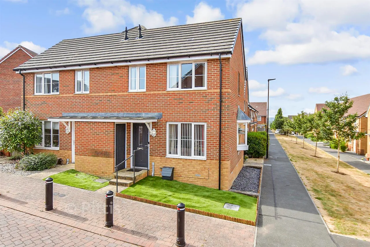 2 bed house for sale, Cromwell Avenue, East Cowes, PO32
