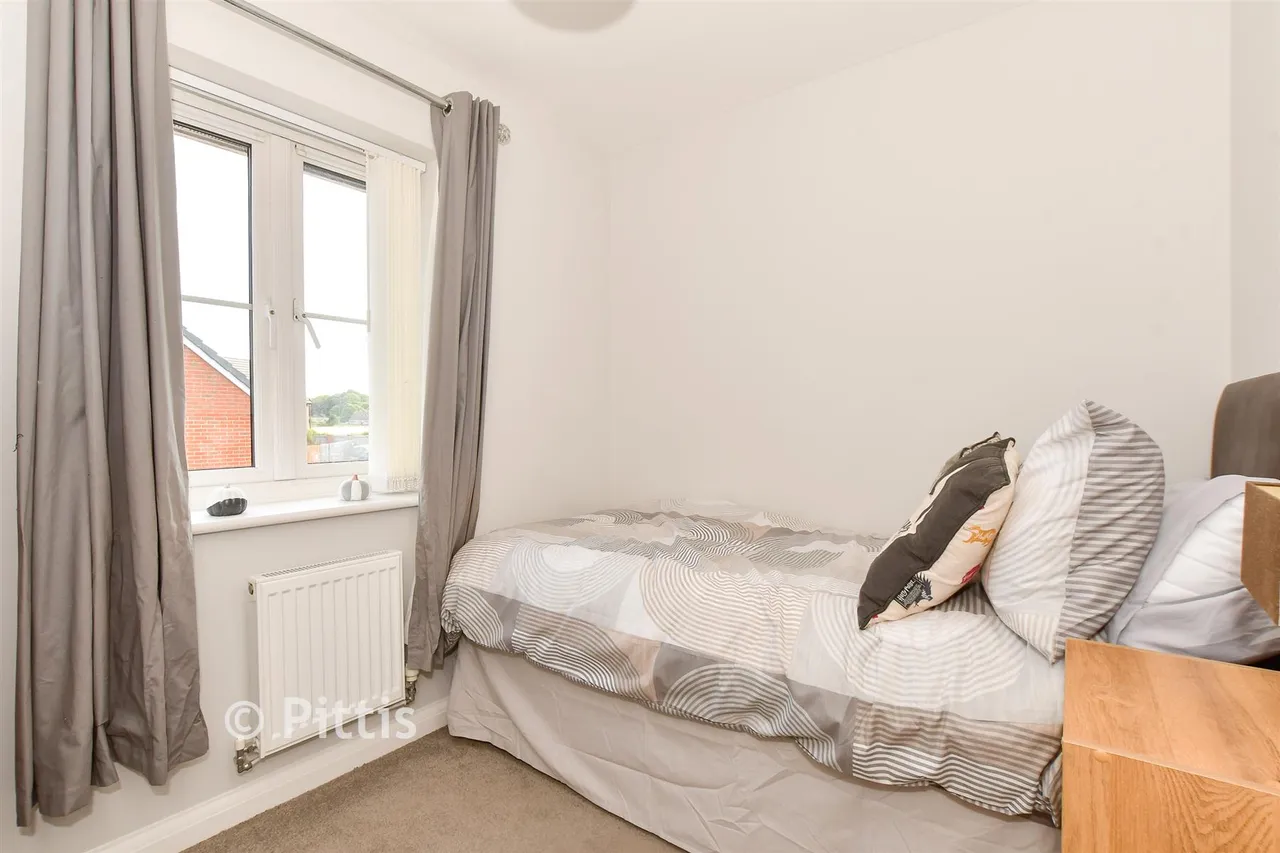 Cromwell Avenue, East Cowes, PO32, photo 6
