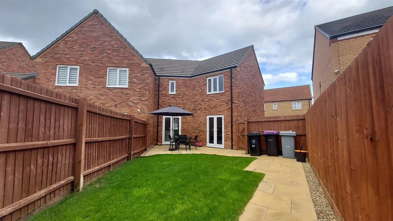 Lingfield Park, Bourne, photo 31