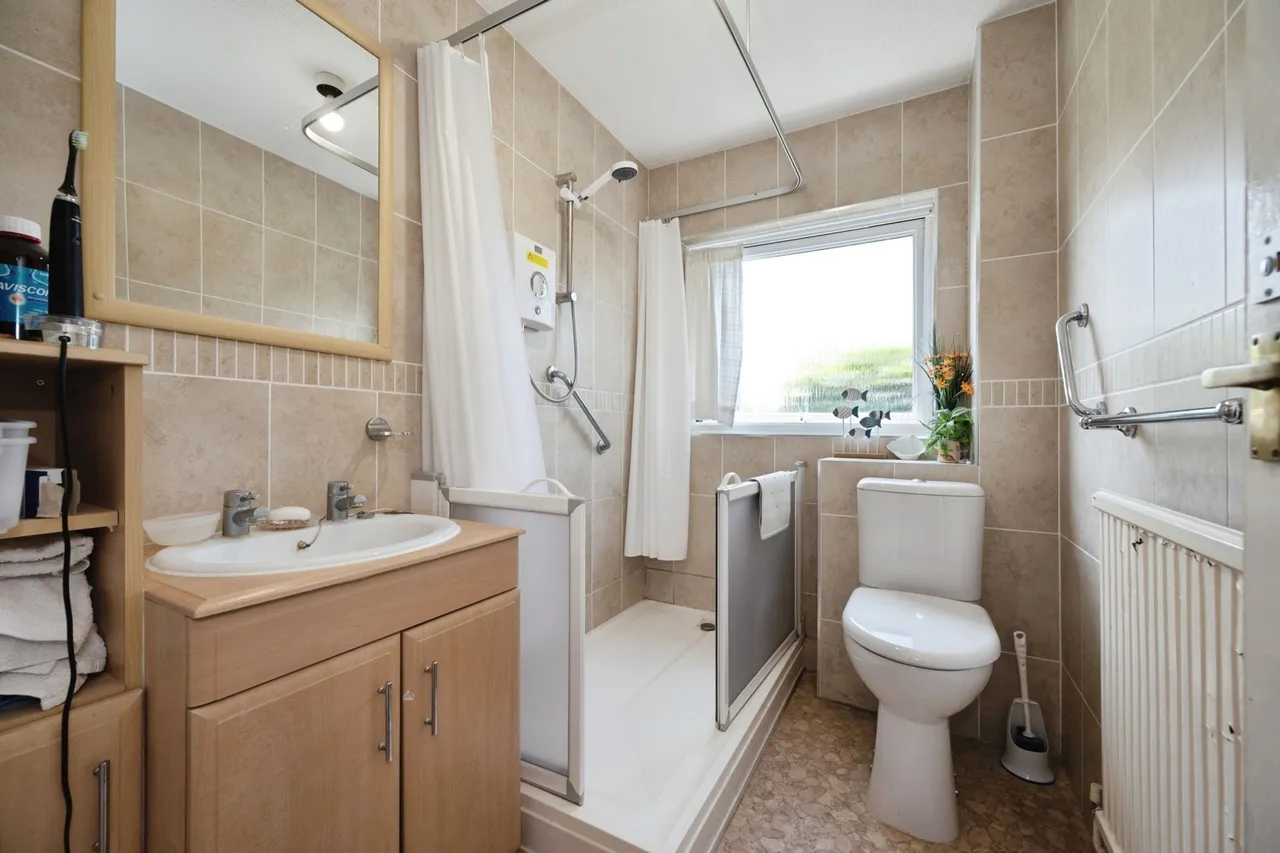 St. Hermans Road, Hayling Island, PO11, photo 4