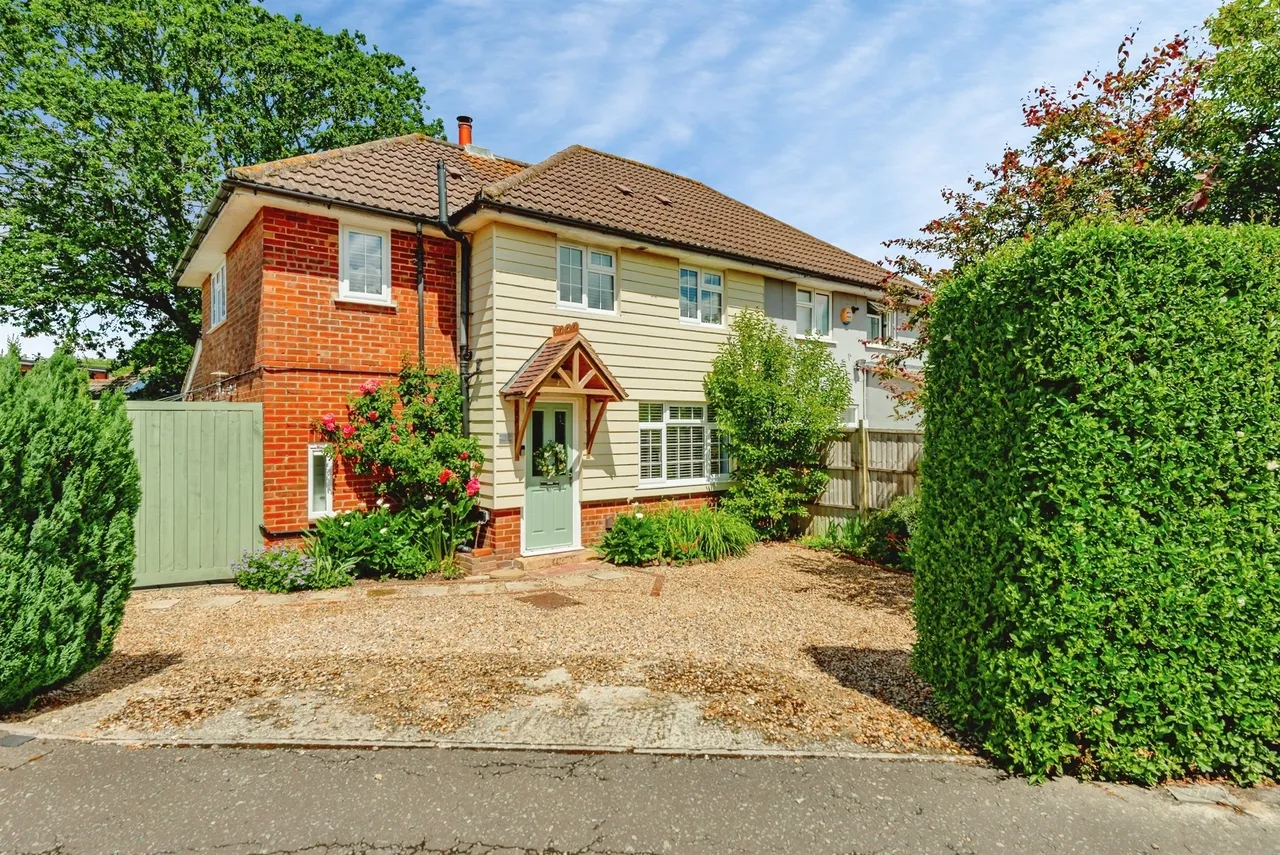 3 bed house for sale, West Way, Crawley, RH10
