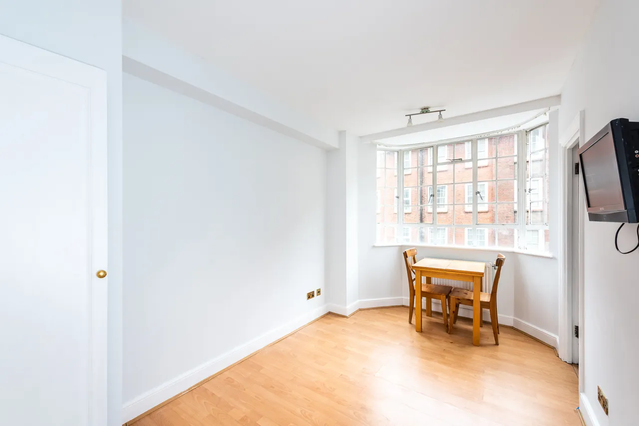 flat for sale — 235 Chelsea Cloisters, Sloane Avenue, London
