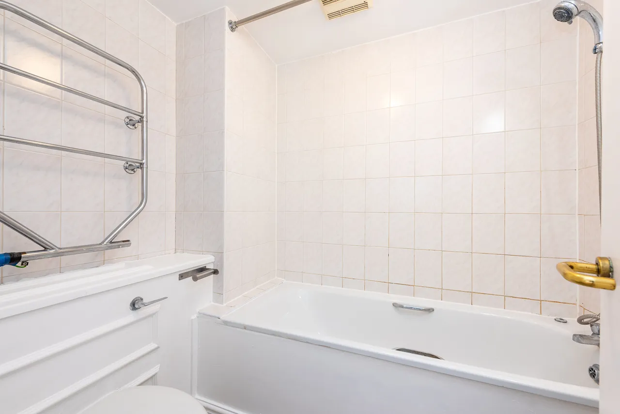 235 Chelsea Cloisters, Sloane Avenue, London, photo 4