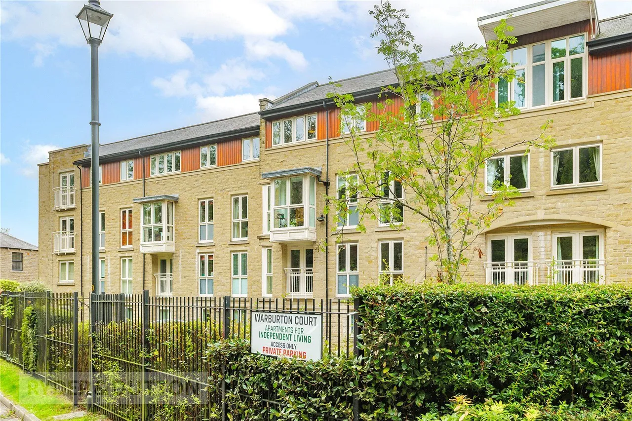 1 bed flat for sale, High Street, Uppermill, OL3