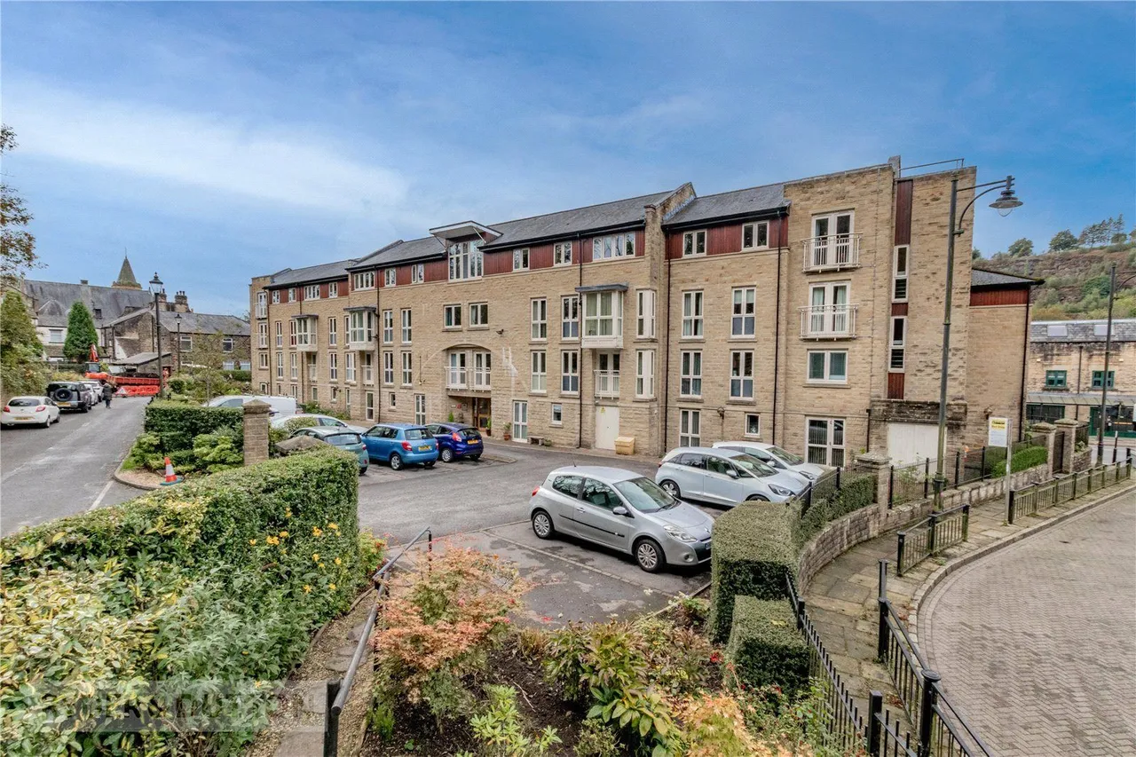 High Street, Uppermill, OL3, photo 21