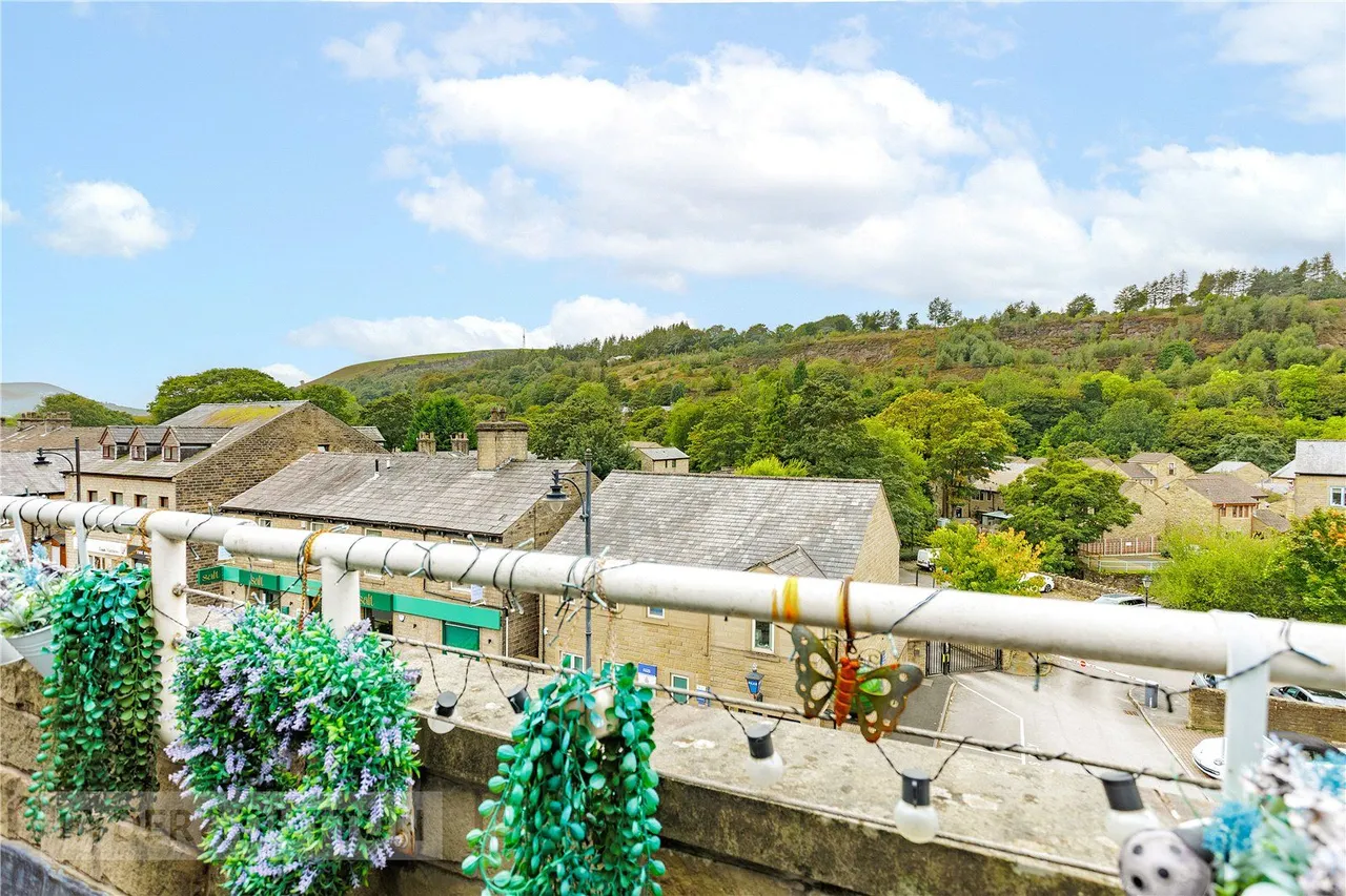 High Street, Uppermill, OL3, photo 16