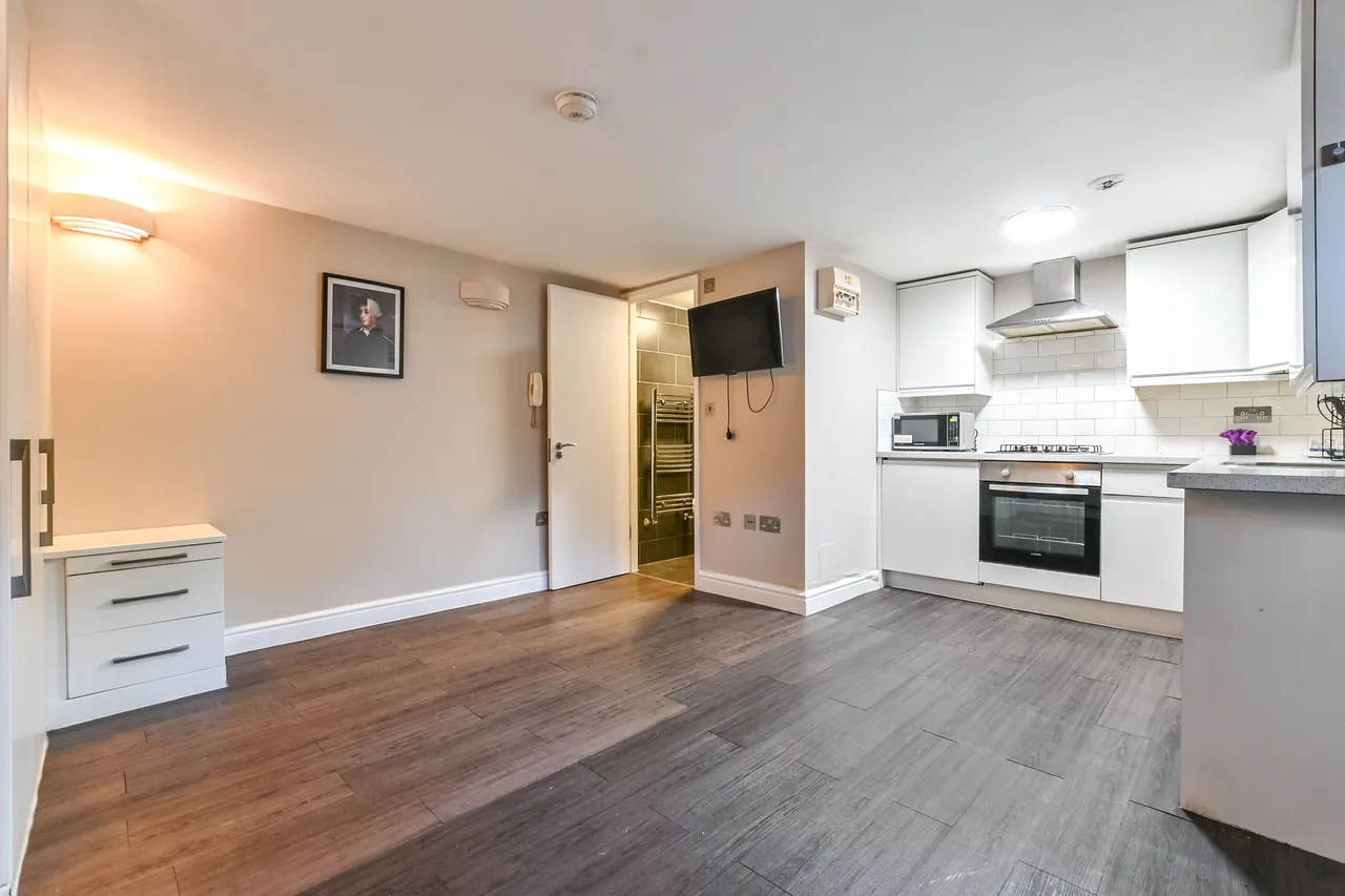 flat to rent — Basement Flat 1, 344 Caledonian Road