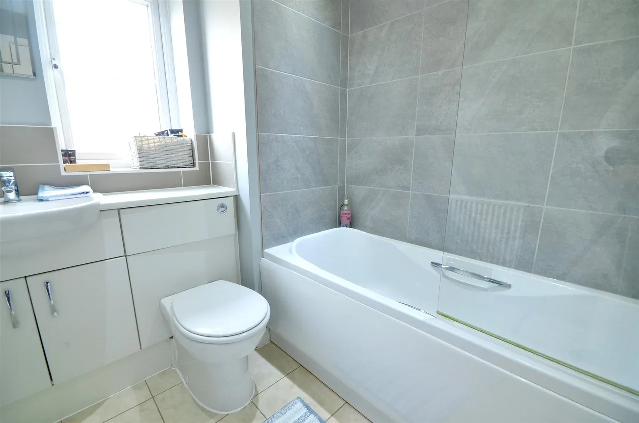 Ashurst Way, East Grinstead, RH19, photo 8