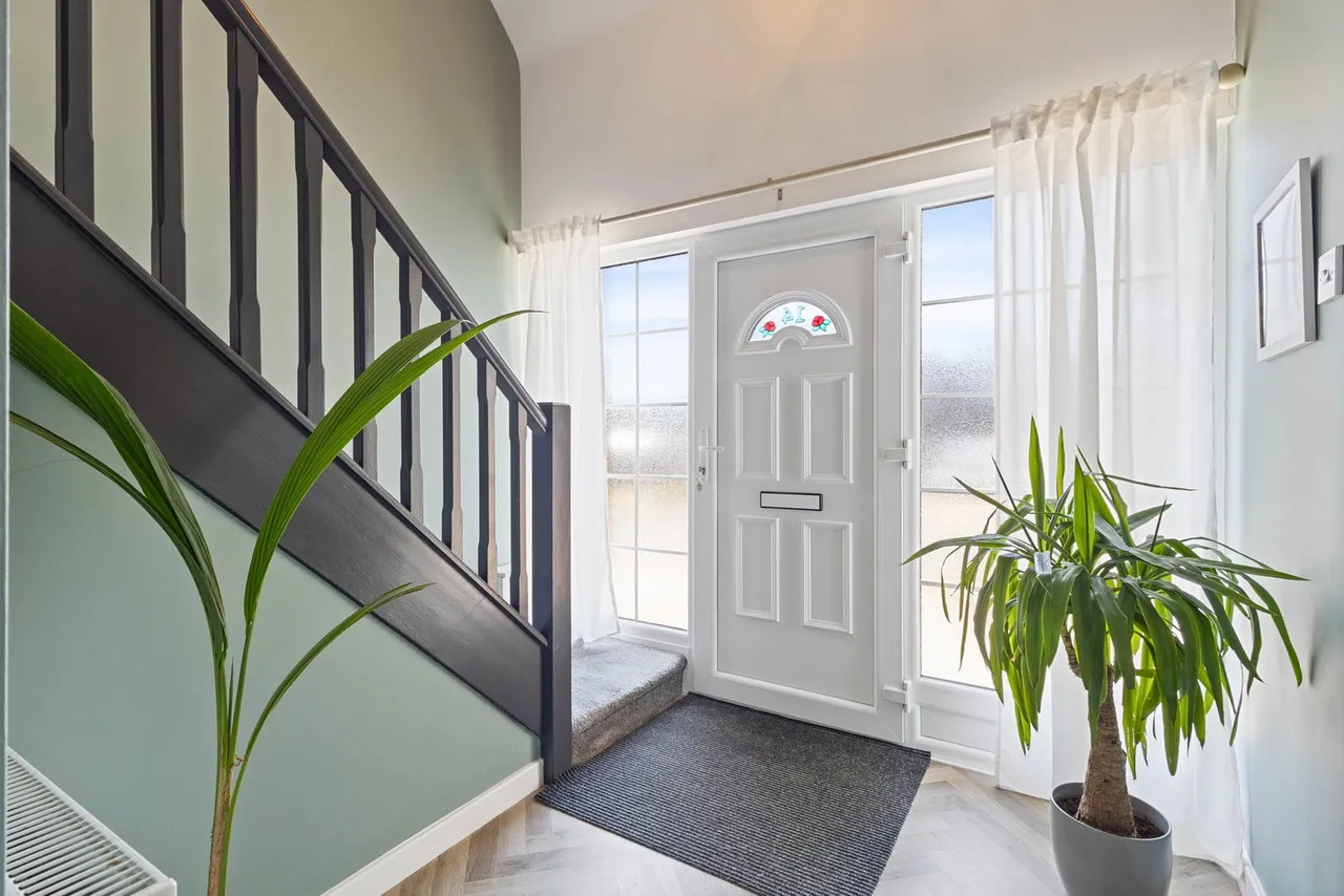 Larks Hill, Pontefract, WF8 4NE, photo 11