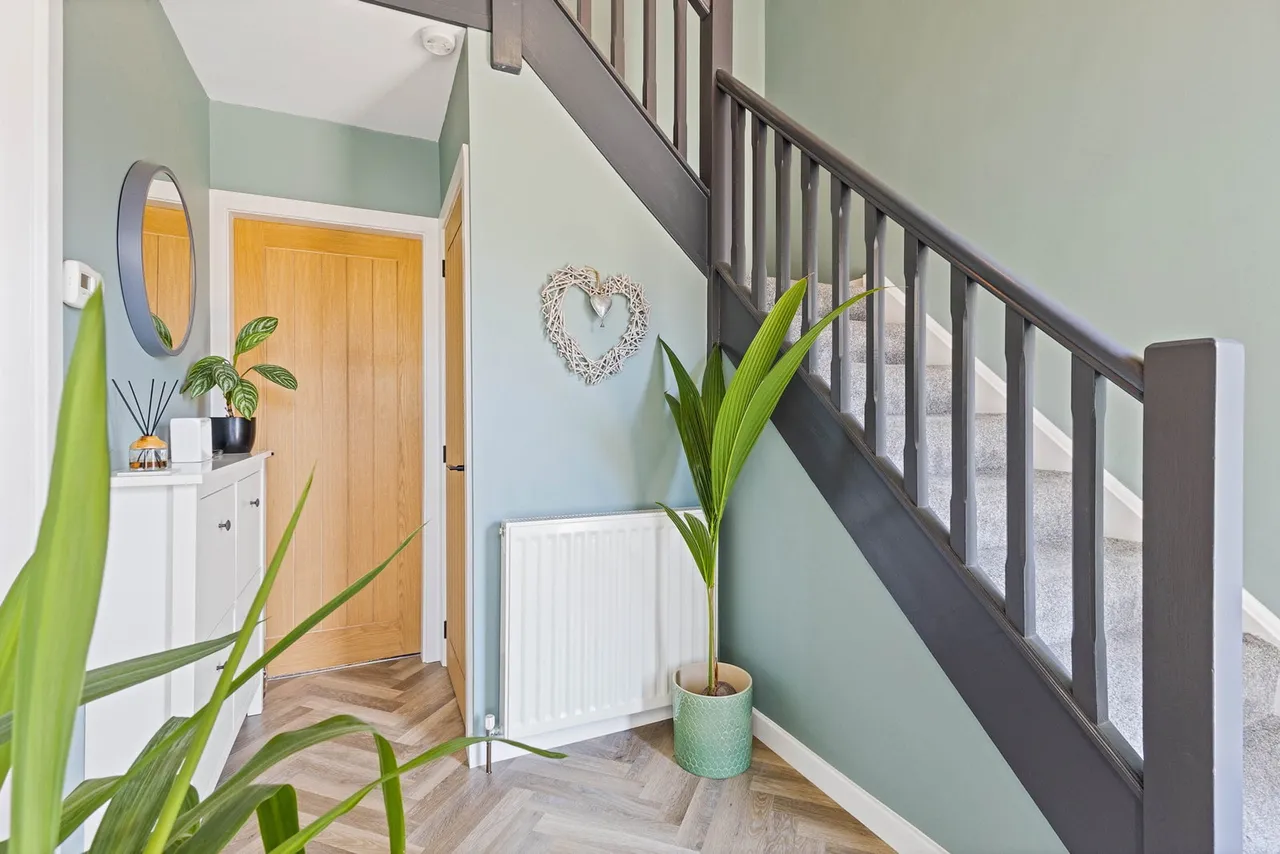 Larks Hill, Pontefract, WF8 4NE, photo 10
