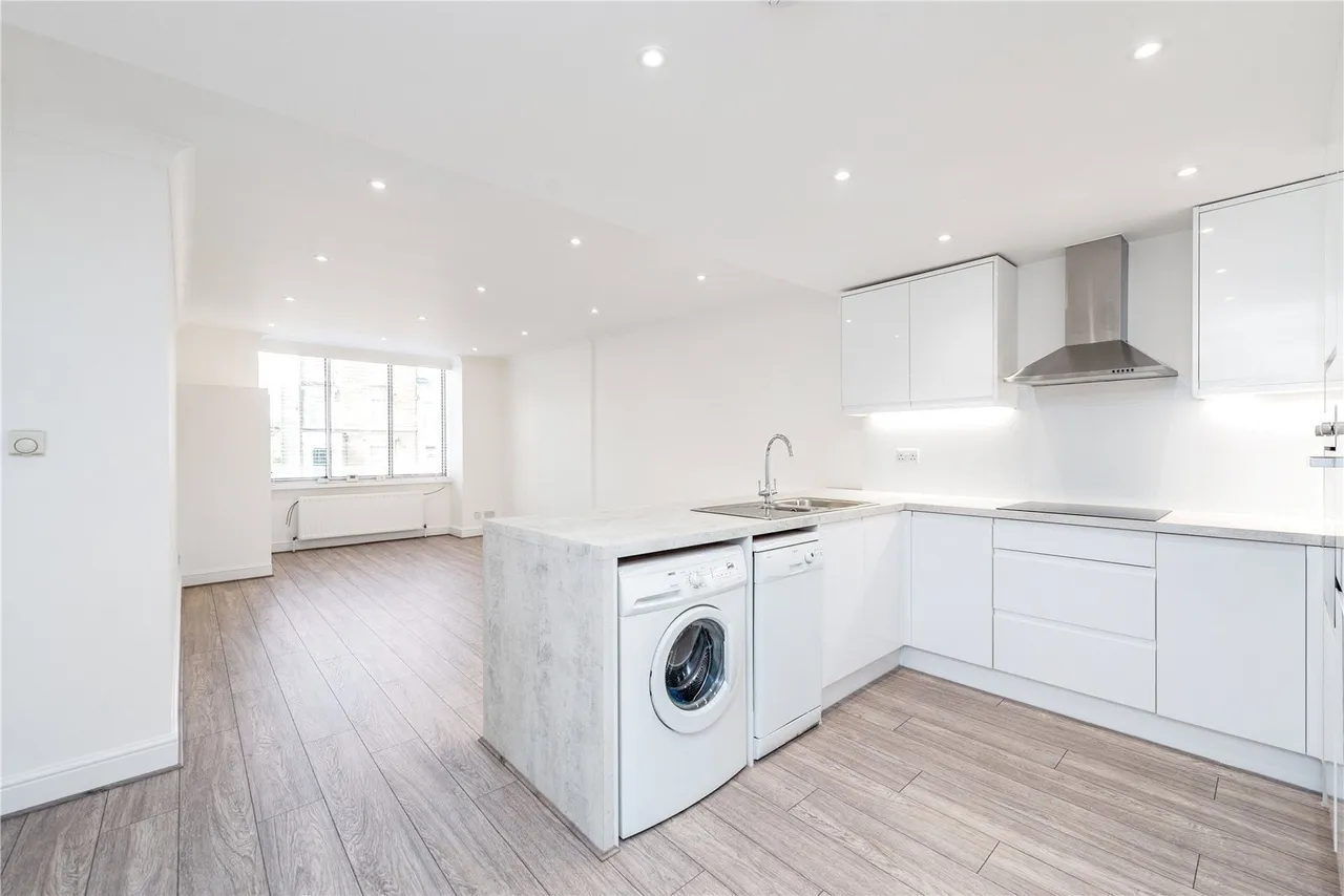 2 bed flat for sale, Holloway Road, London, N19