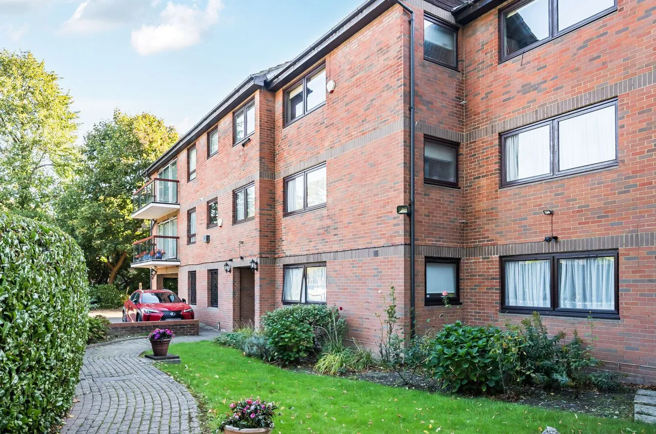 2 bed flat for sale — Gordon Avenue, Stanmore, HA7