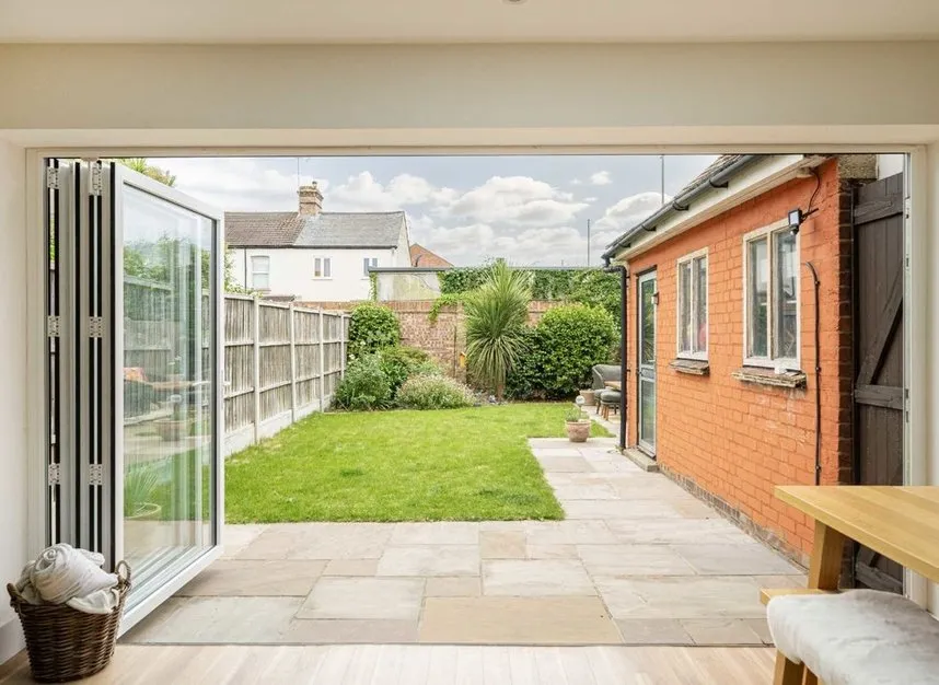 Avon Road, Sunbury-On-Thames, TW16, photo 9