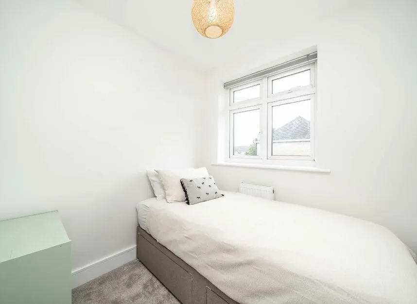 Avon Road, Sunbury-On-Thames, TW16, photo 7