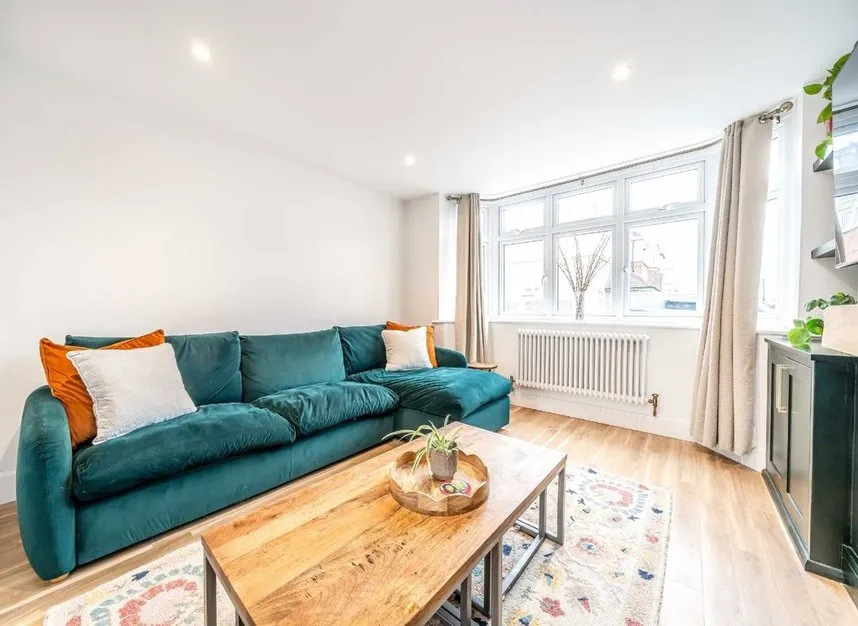 Avon Road, Sunbury-On-Thames, TW16, photo 2