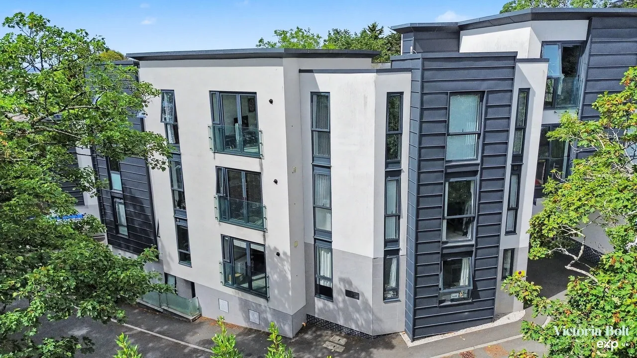 1 bed flat for sale — Sir Leonard Rogers Close, Plymouth