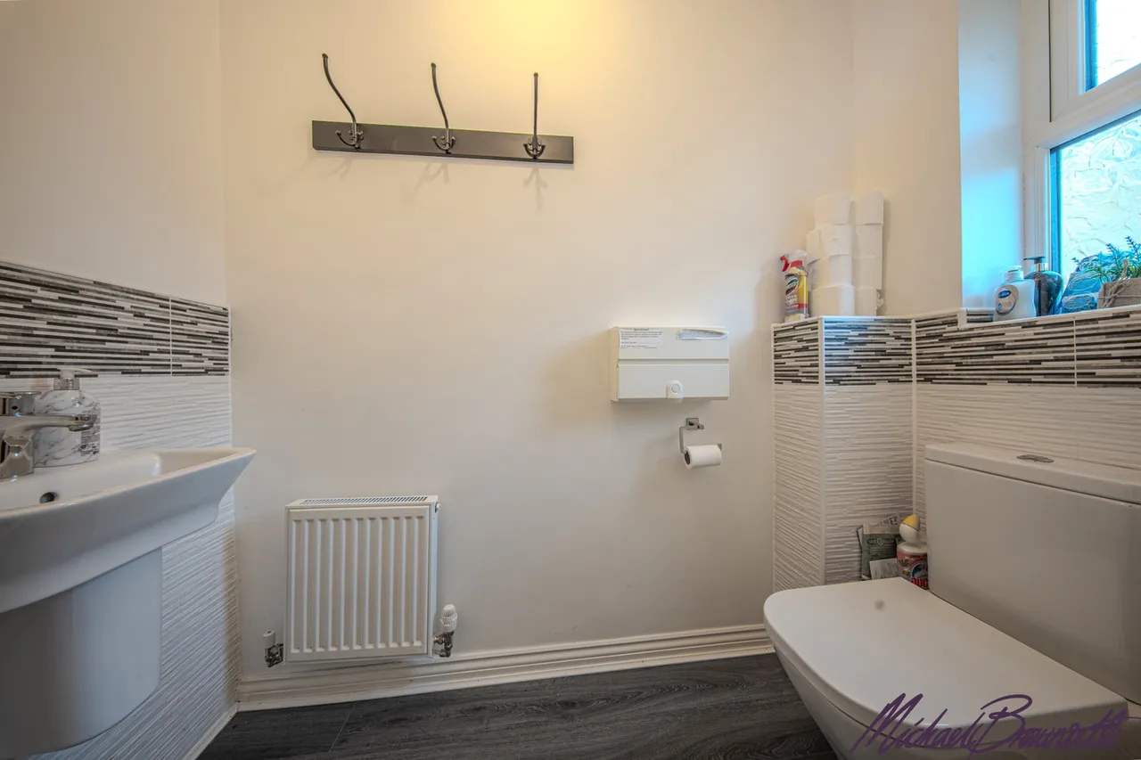 Black Myres Close, Queensbury, Bradford, BD13 2FQ, photo 8