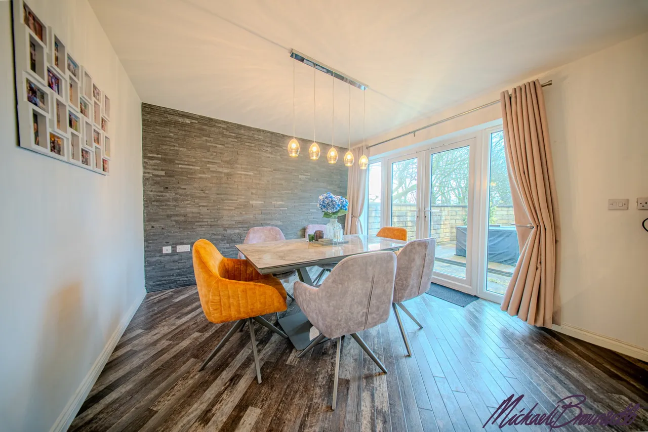 Black Myres Close, Queensbury, Bradford, BD13 2FQ, photo 6