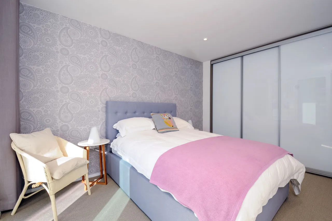 22 Beacon Tower, 1 Spectrum Way, London, photo 9