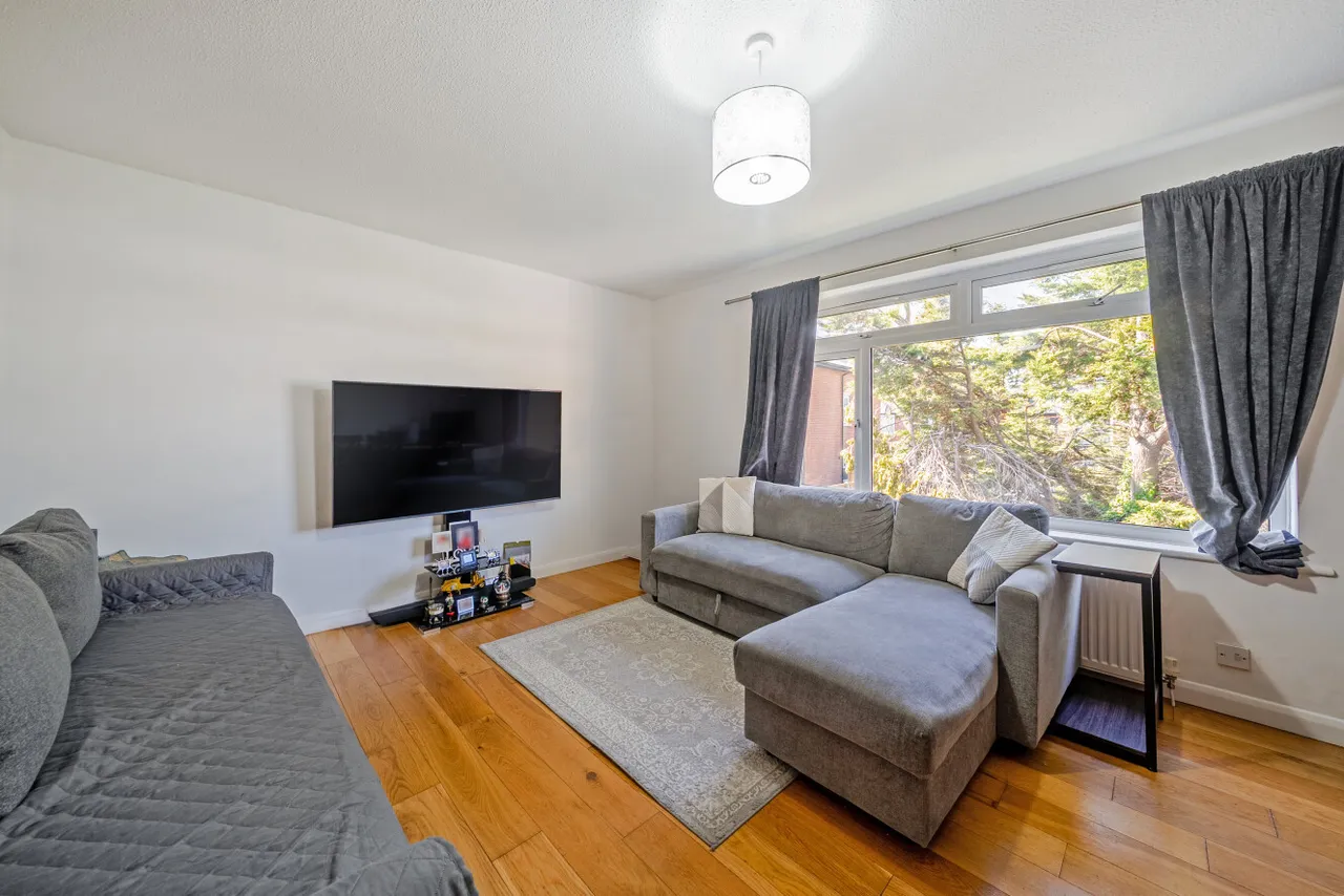 2 bed flat for sale — Grand Drive, Raynes Park, London, SW20