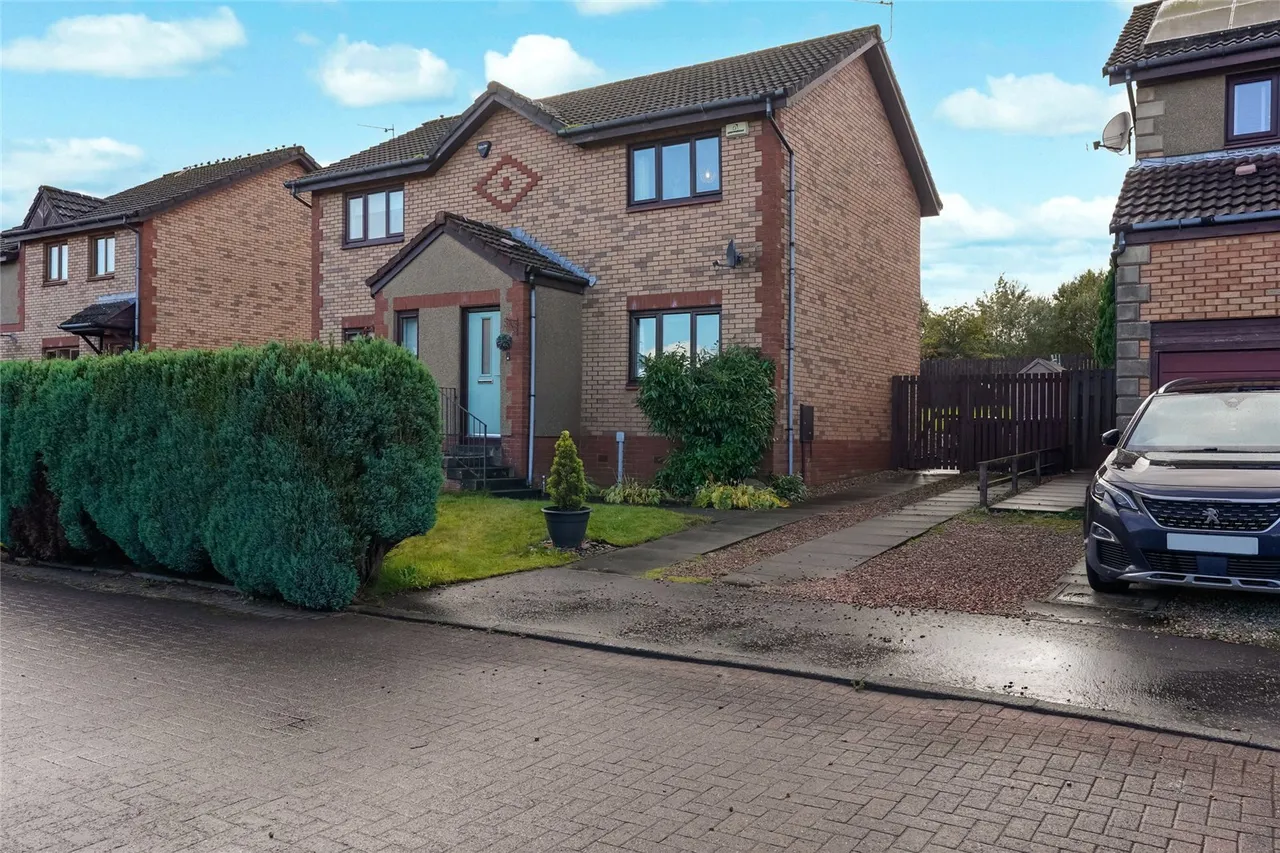 2 bed house for sale, Barony Place, Cumbernauld, G68