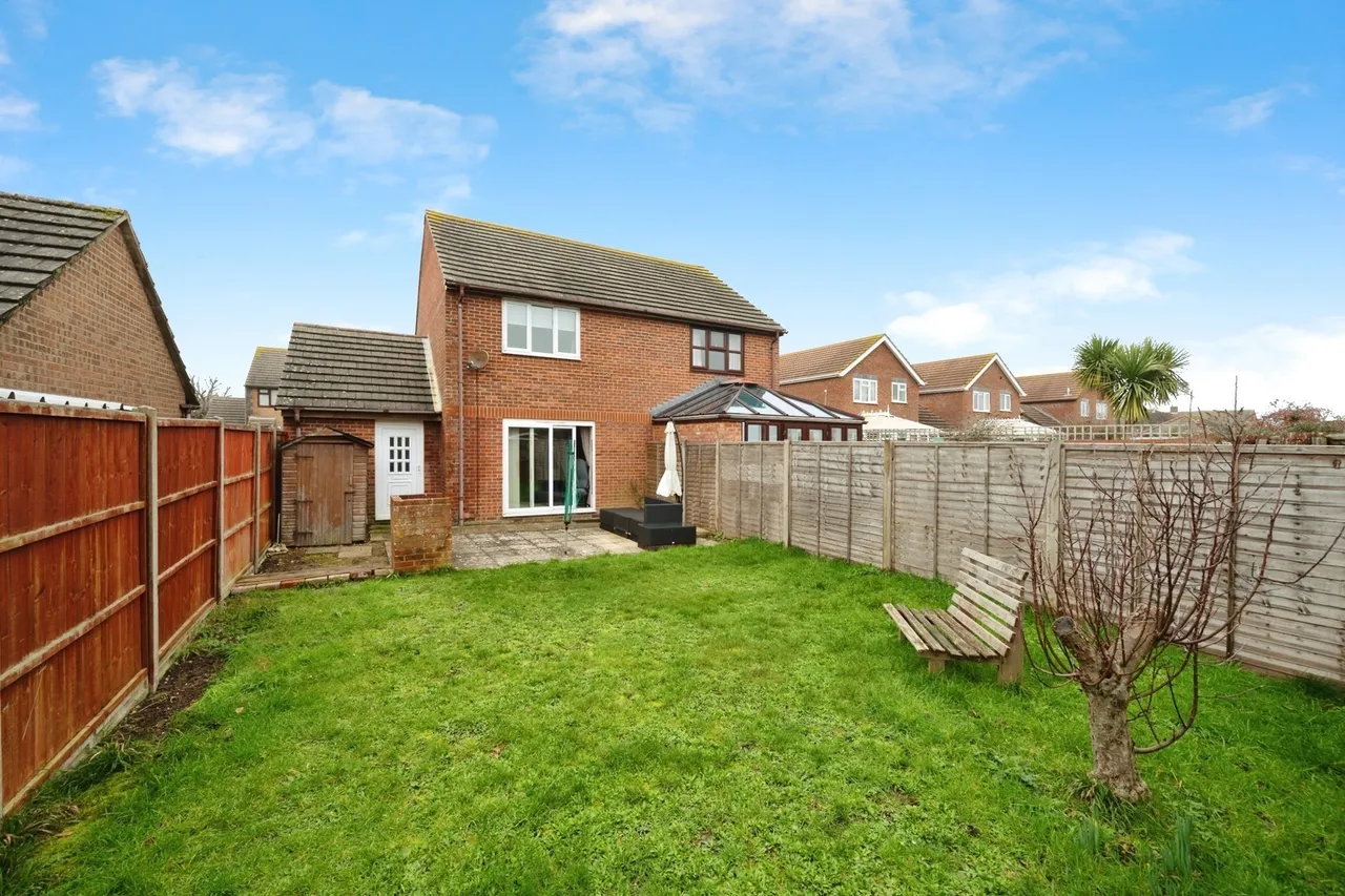 2 bed house for sale, Kingfisher Close, Hayling Island, PO11