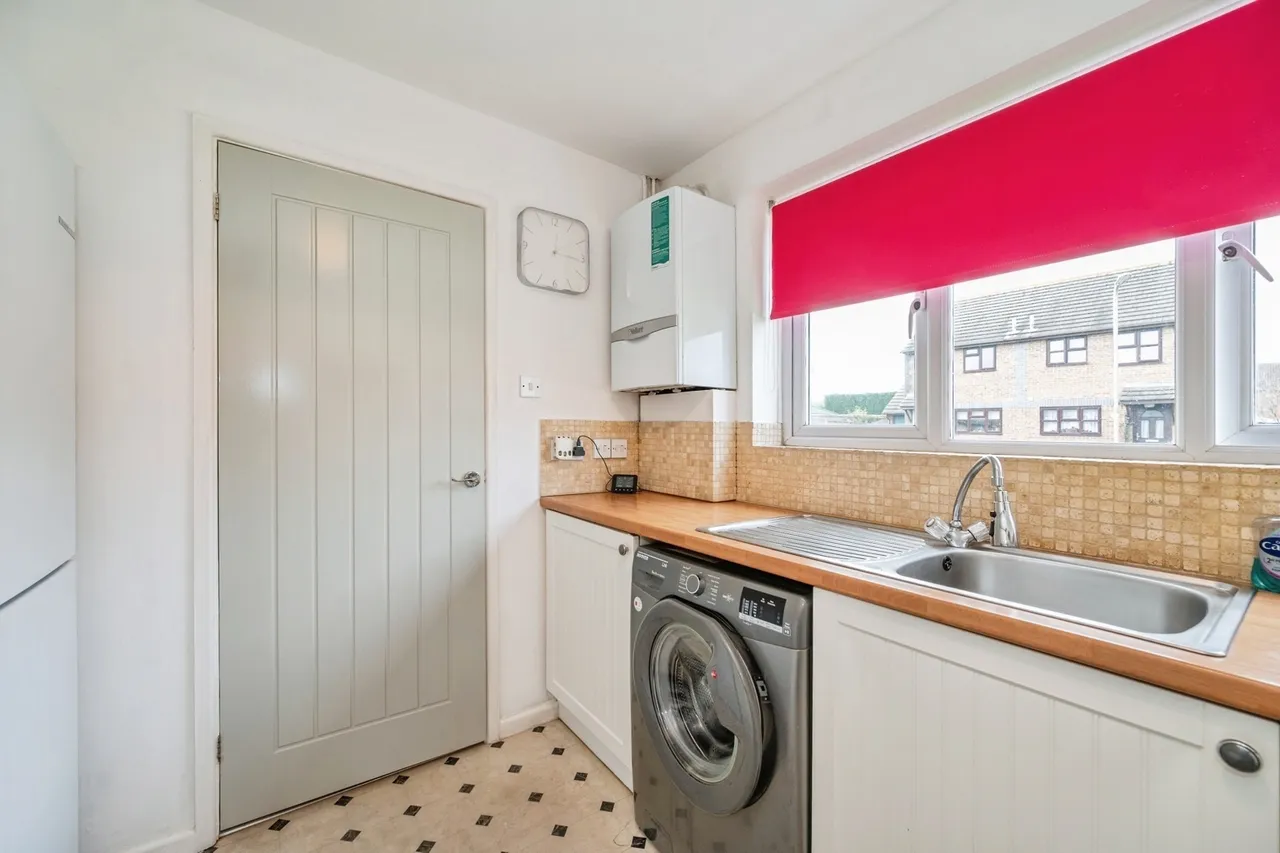 Kingfisher Close, Hayling Island, PO11, photo 10