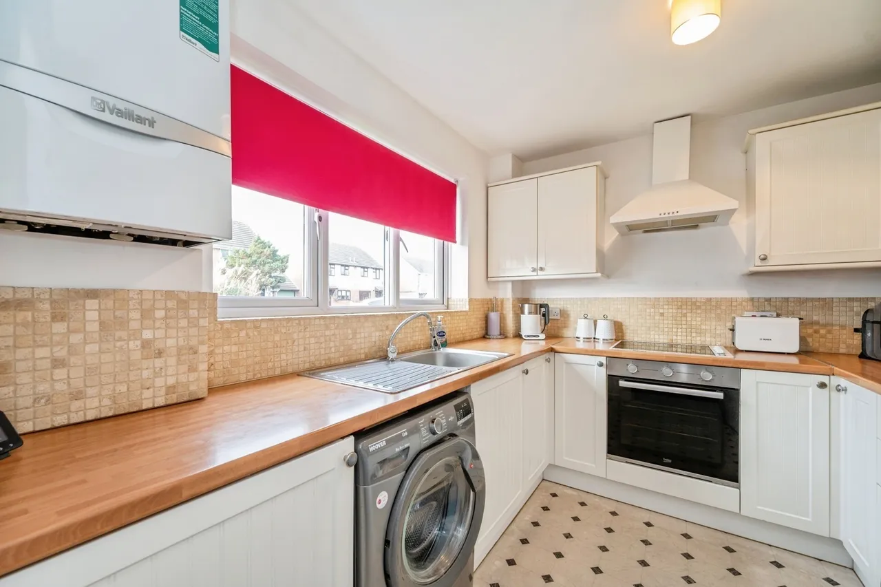 Kingfisher Close, Hayling Island, PO11, photo 9