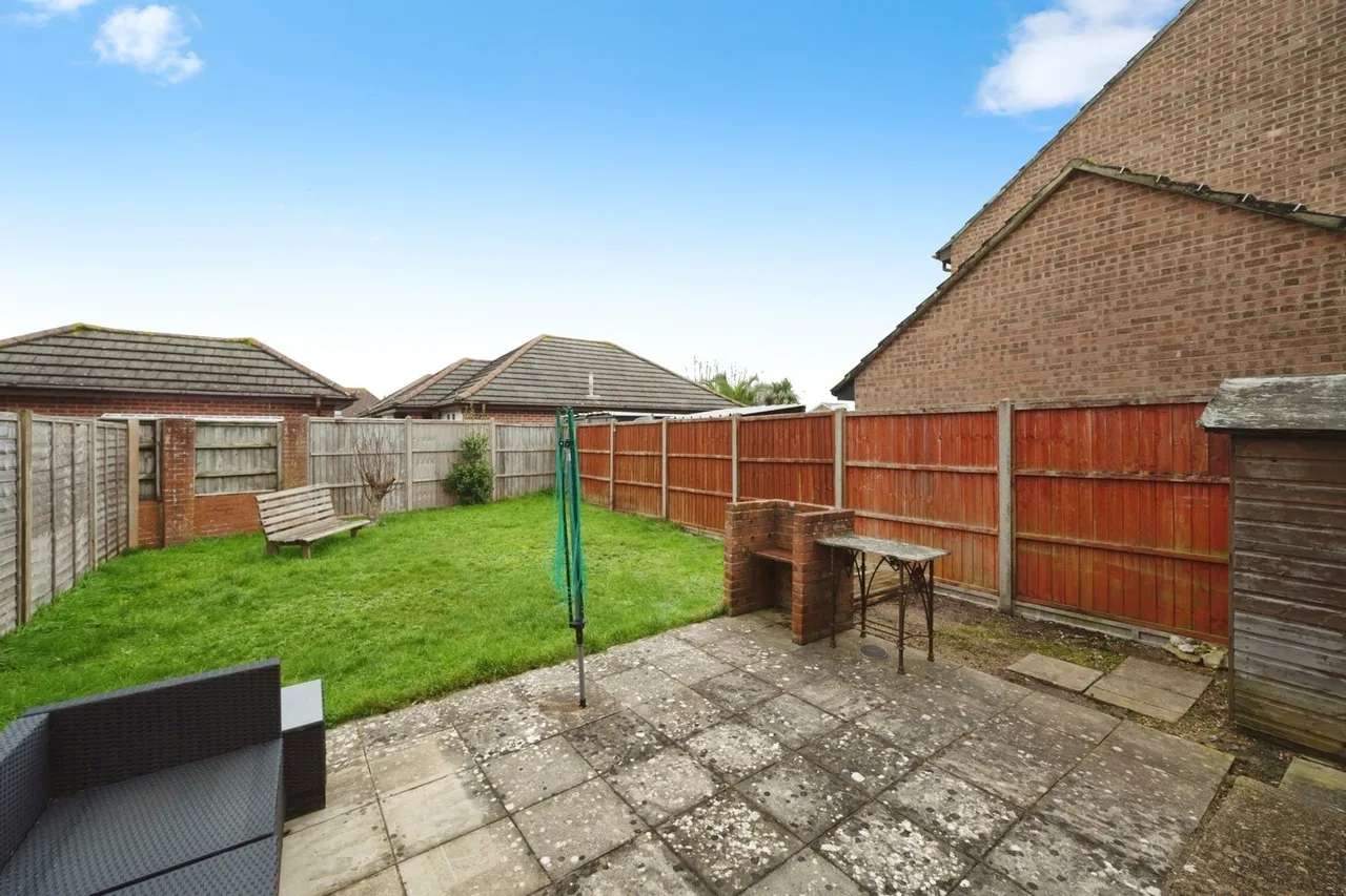 Kingfisher Close, Hayling Island, PO11, photo 4