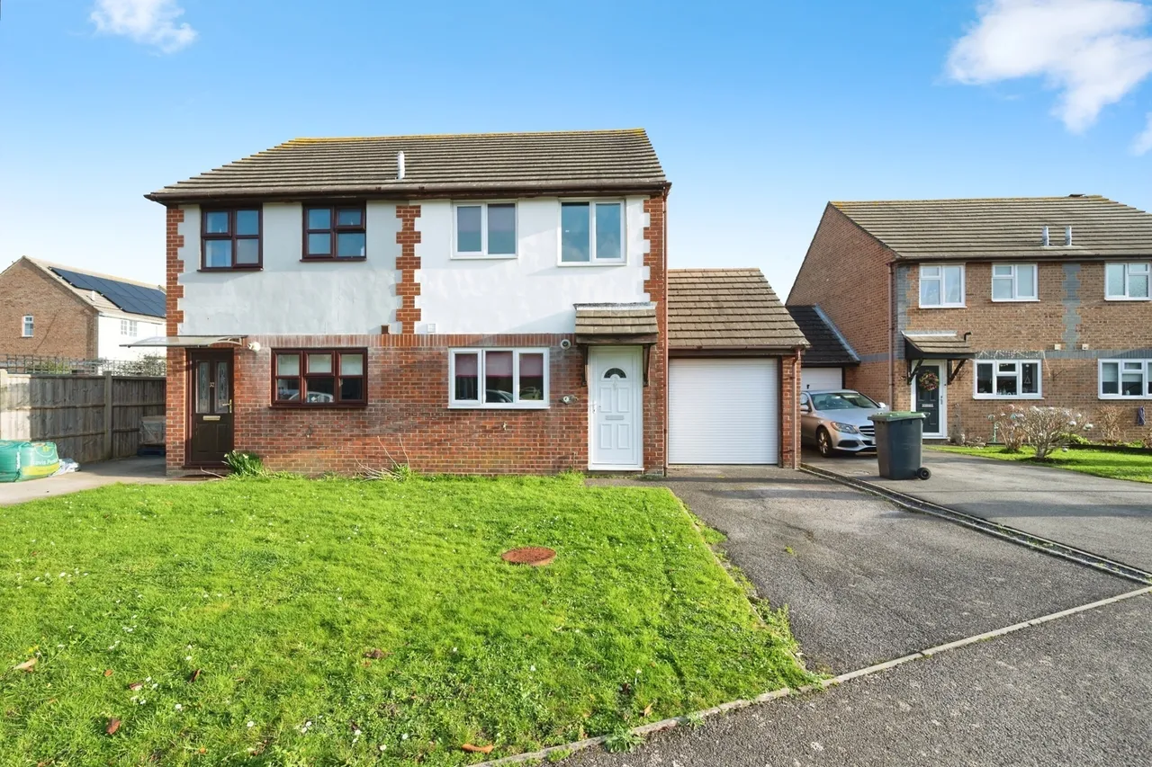 Kingfisher Close, Hayling Island, PO11, photo 2