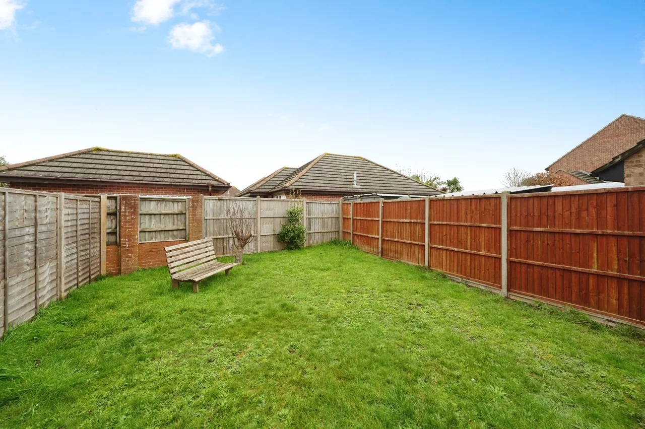 Kingfisher Close, Hayling Island, PO11, photo 14