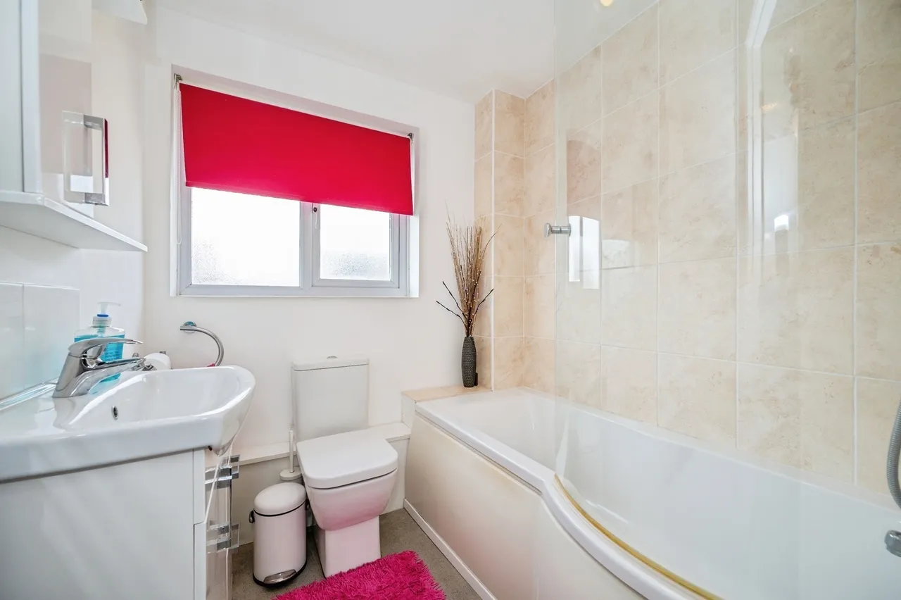 Kingfisher Close, Hayling Island, PO11, photo 13