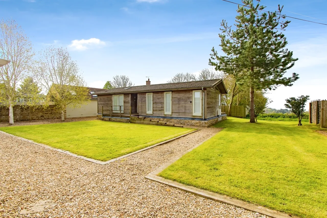 3 bed lodge for sale, Saxon Maybank, Bradford Abbas, DT9