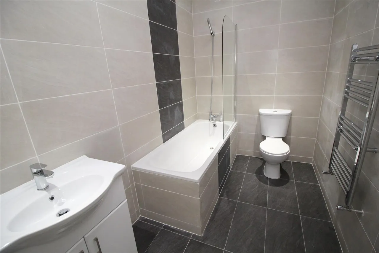 Bowthorpe House, Manor Royal, photo 3