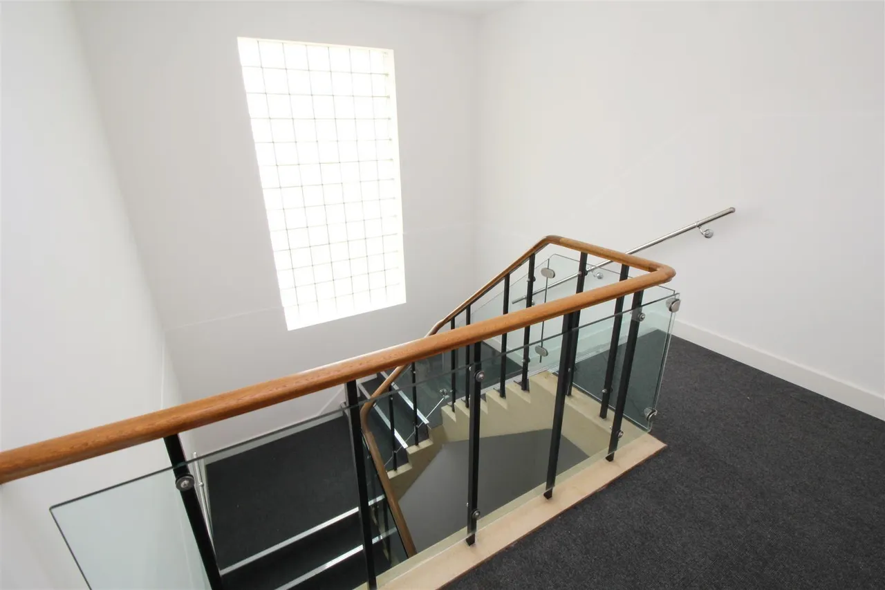 Bowthorpe House, Manor Royal, photo 7